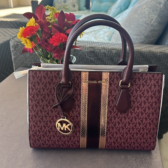 BRAND NEW MICHAEL KORS BAG! Rose gold stripe on front! Burgundy colors! - Picture 5 of 17